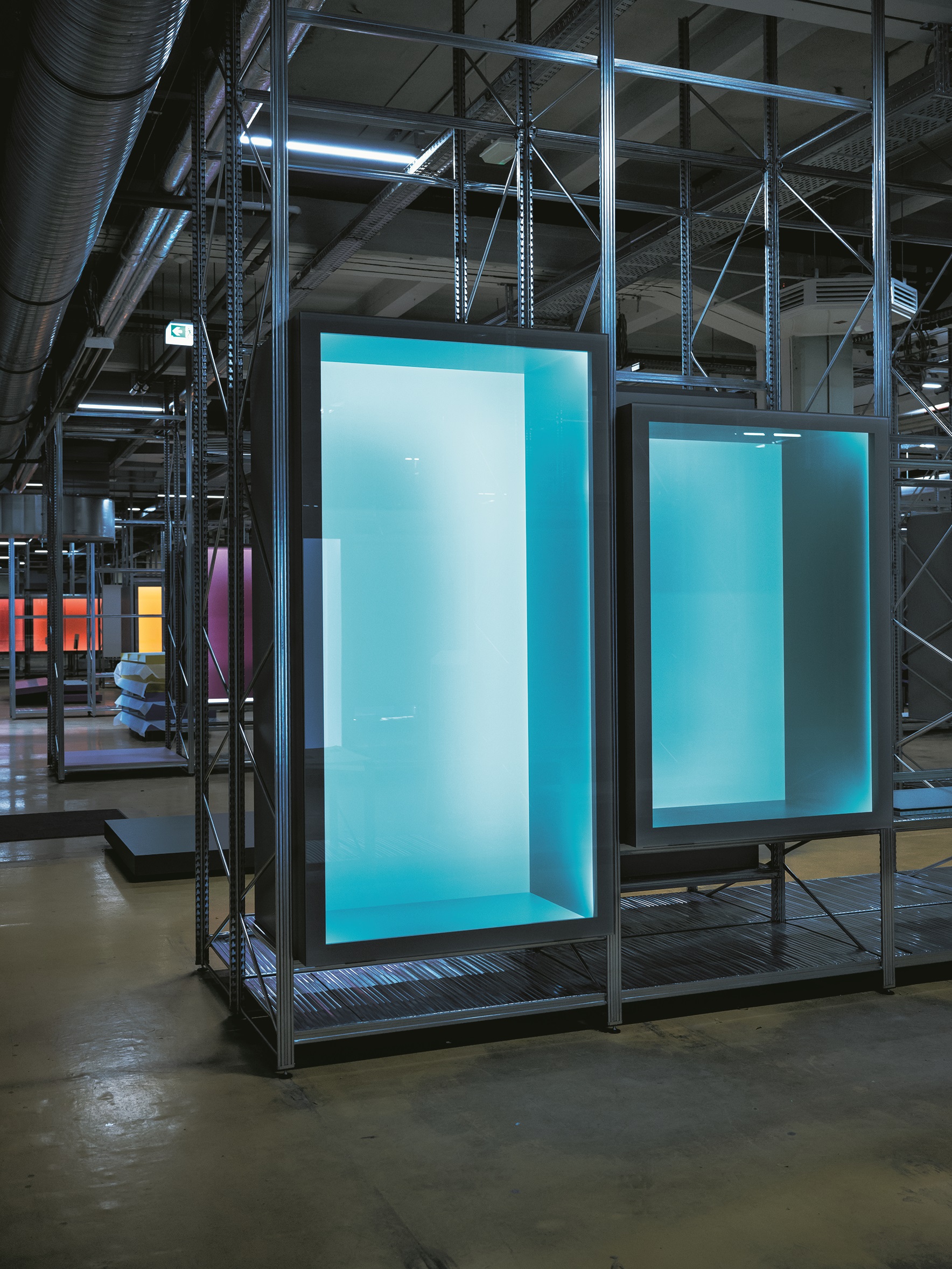 Blaue Lichter in Ausstellung