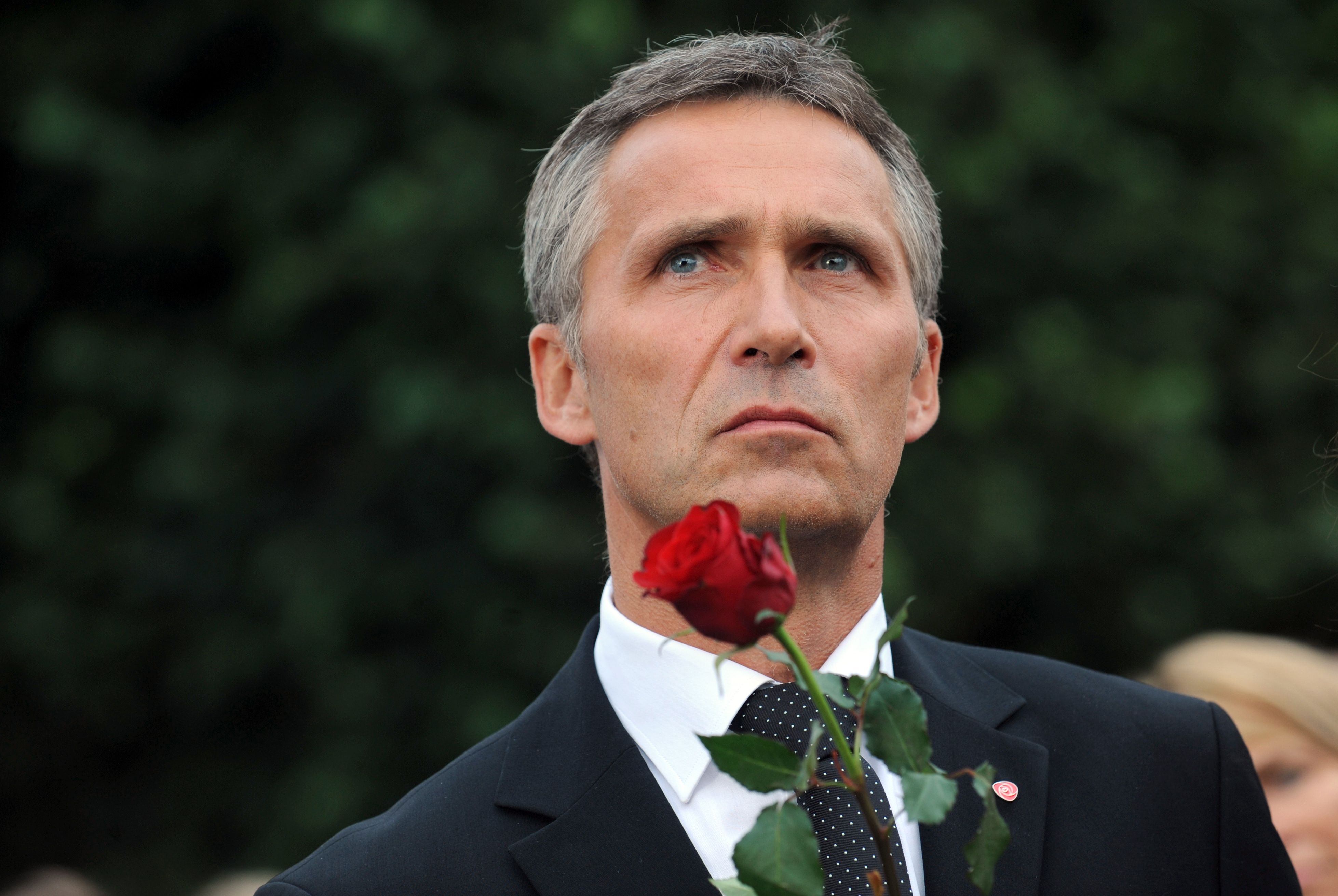 Jens Stoltenberg, damaliger norwegischer Premierminister, am 25.07.2011 beim Rosenmarsch durch Oslo