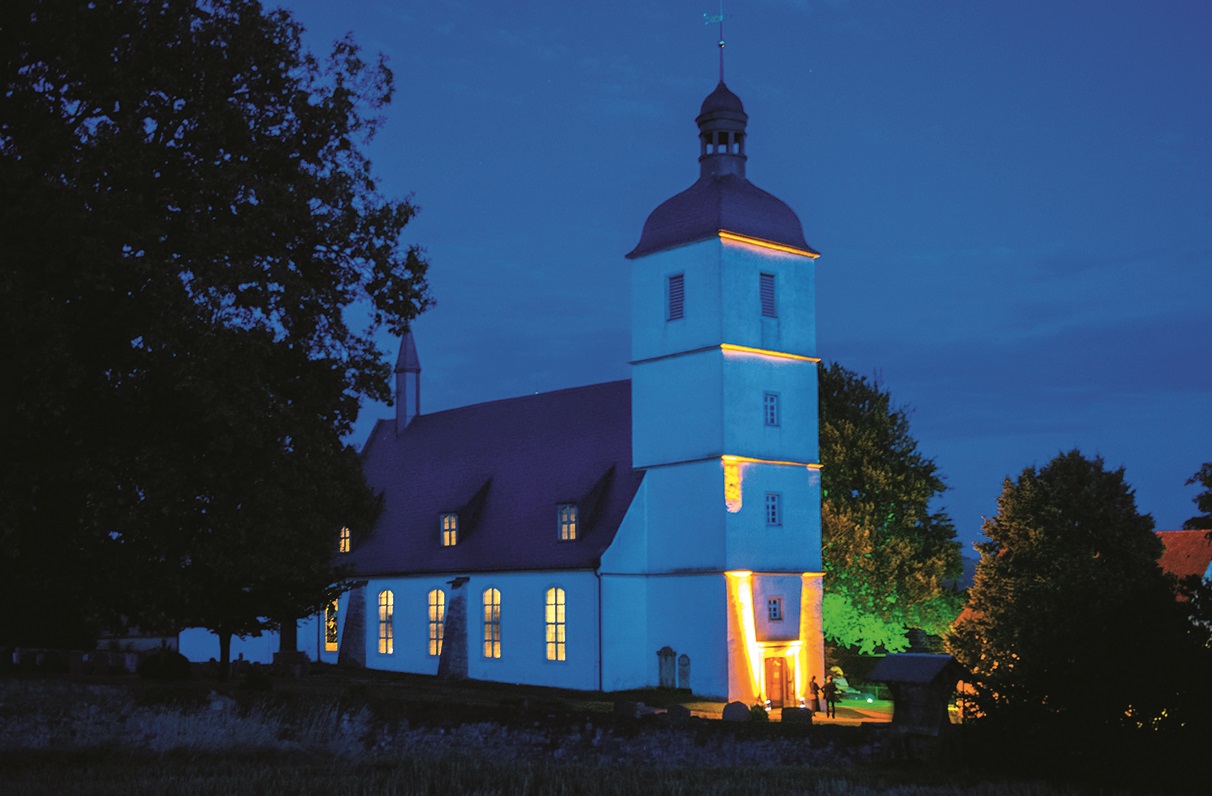 Die Kirche in Reinhardtsgrimma am Abend