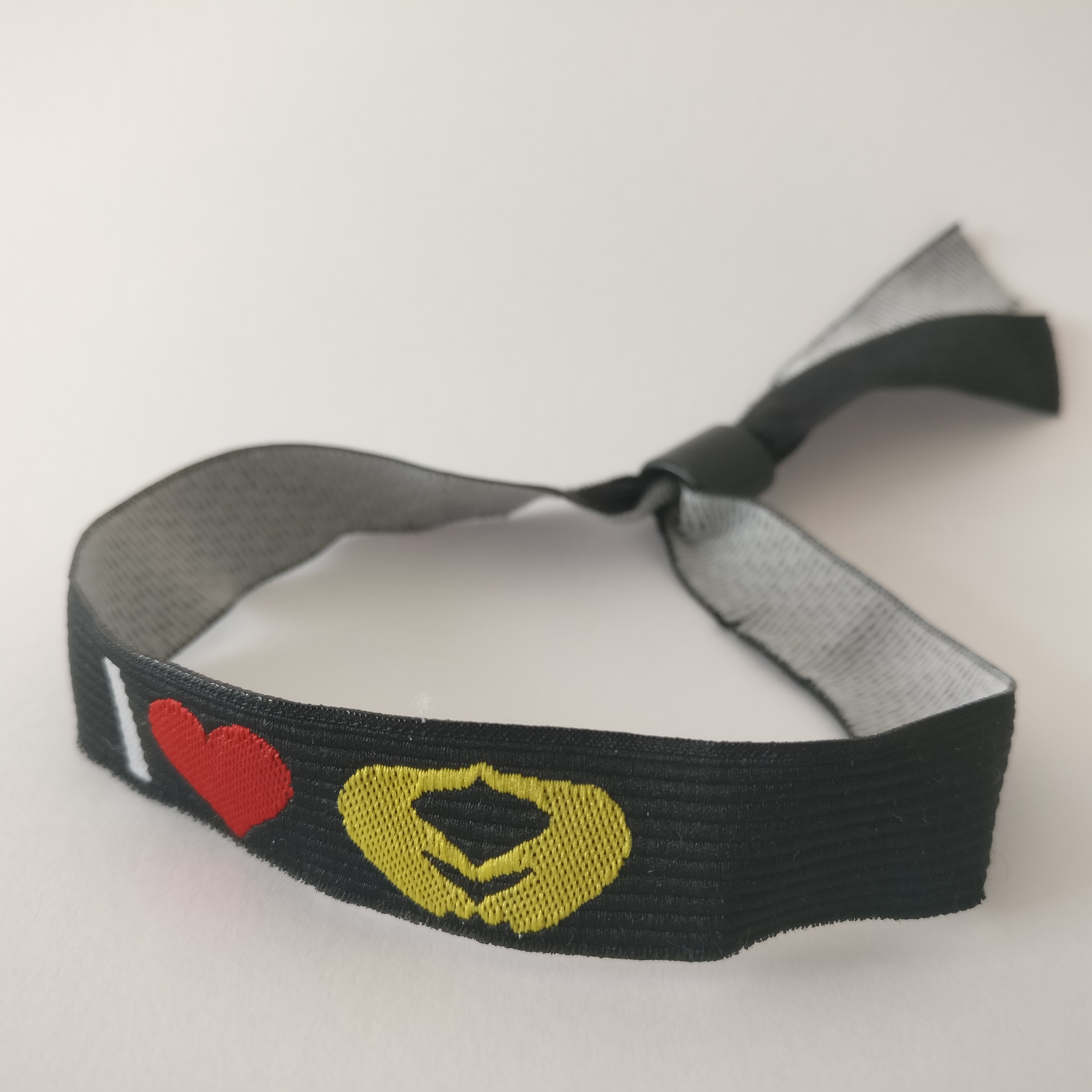 Das "I love Merkelraute"-Bändchen