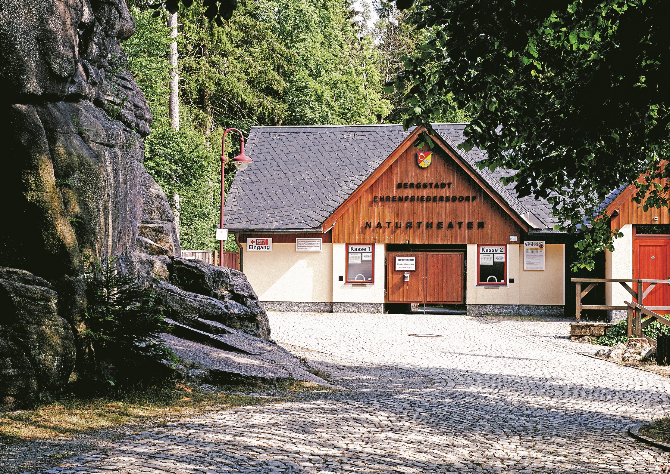 Häuschen im Eingangsbereich der Naturbühne
