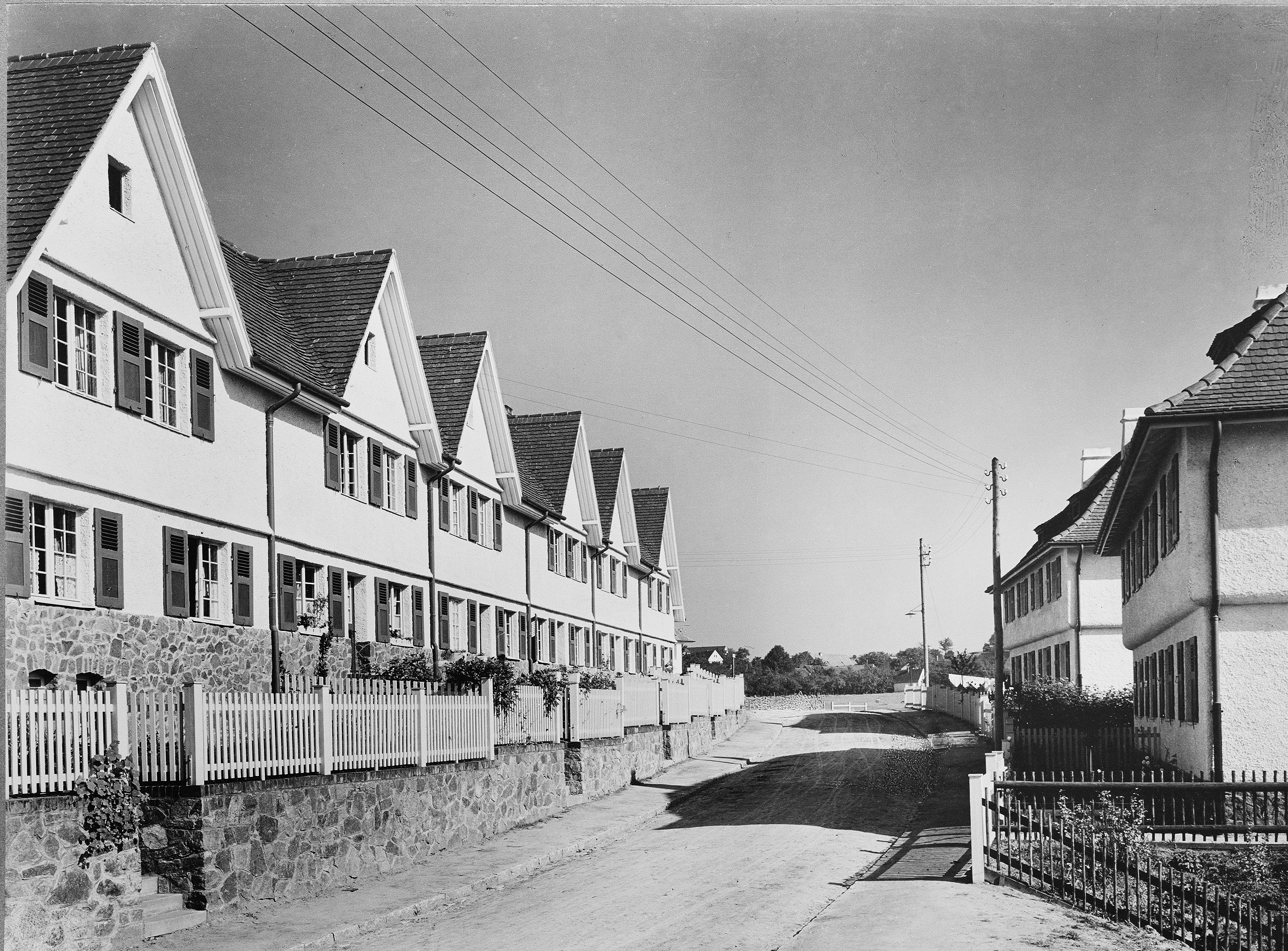 Dresden-Hellerau, Beim Graebchen. Sechs Einfamilienund zwei Vierfamilien-Reihenhaeuser