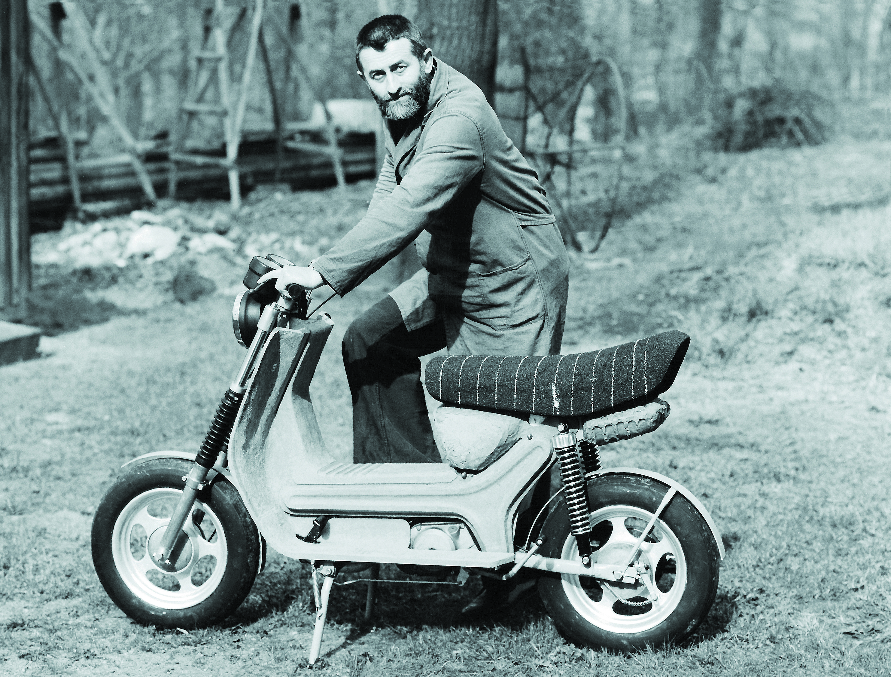 Mann rollt Simson-Roller SR 51