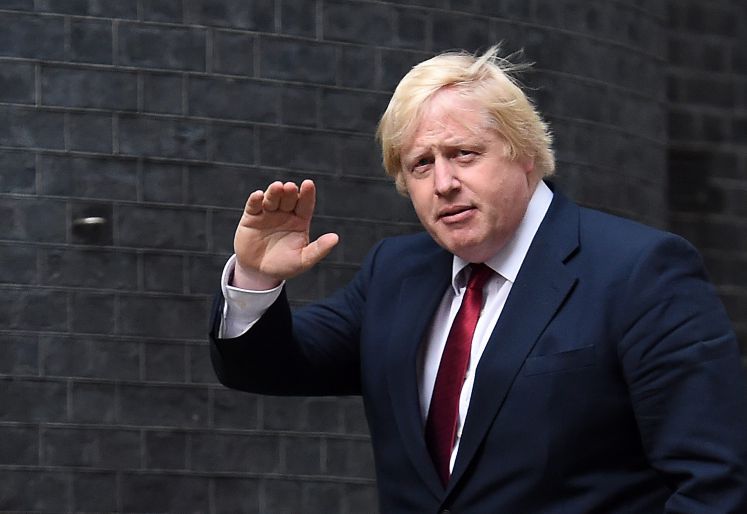 Boris Johnson nach seiner Ernennung zum Außenminister auf dem Weg zu Downing Street 10