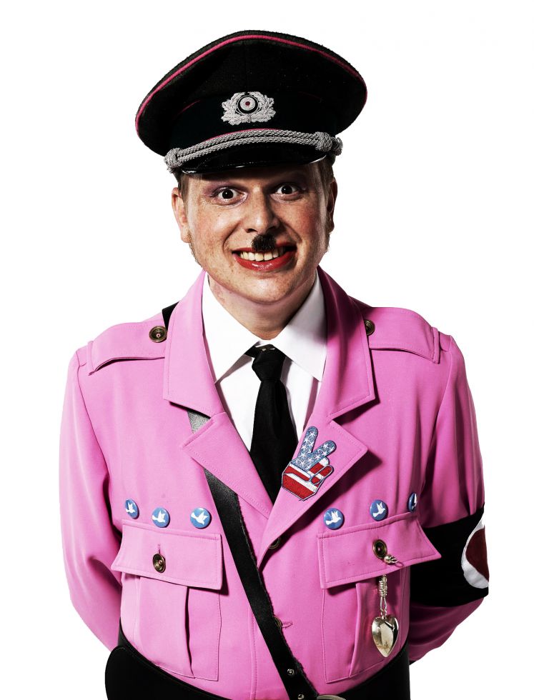 Tim Karasch spielt die Hitler-Kunstfigur Adrian H.