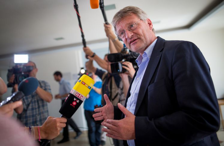 Jörg Meuthen, Fraktionsvorsitzender der Partei Alternative für Deutschland (AfD) im Landtag von Baden-Württemberg, gibt am 6. Juli in einem Landtagsgebäude in Stuttgart ein Statement ab