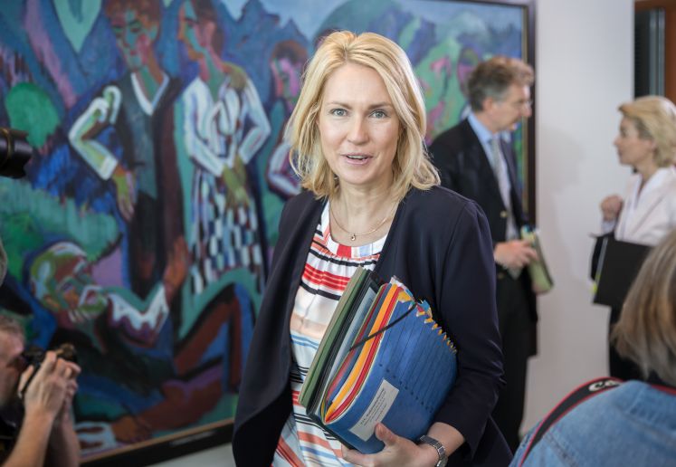 Bundesfamilienministerin Manuela Schwesig am 13.07.2016 auf dem Weg zur Kabinettssitzung