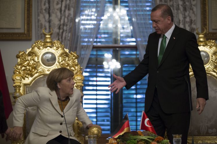 Kanzlerin Merkel und Präsident Erdogan nach einem Treffen in der Türkei am 18.10.2015
