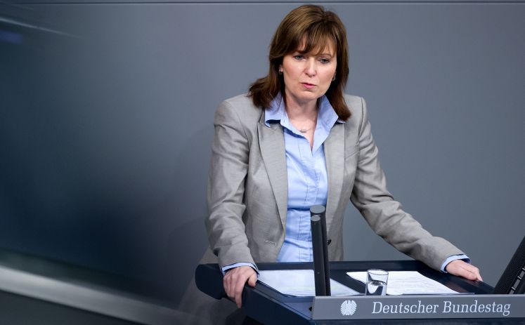 Die Bundestagsabgeordnete Petra Hinz im Februar 2013 bei einer Debatte des Parlaments