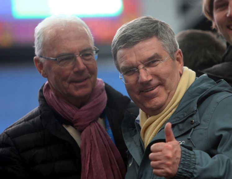 Franz Beckenbauer und Thomas Bach bei den Olympischen Winterspielen 2014 in Sotschi.