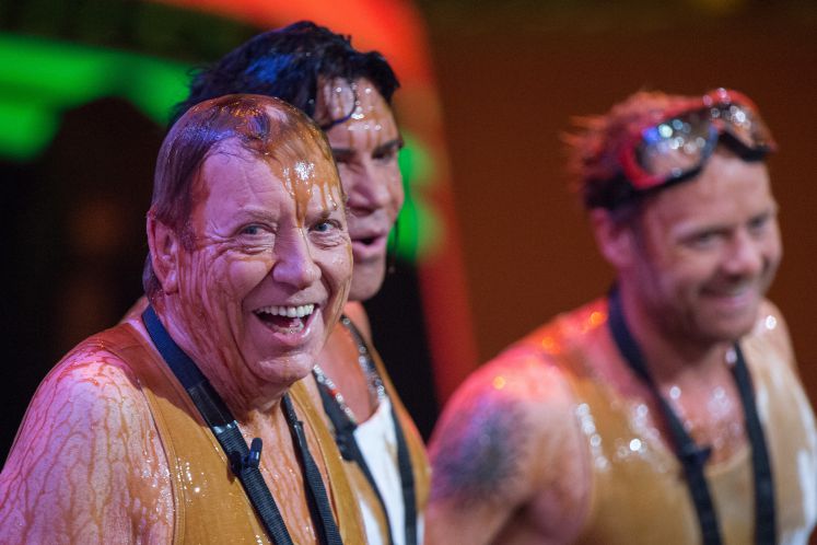 Teilnehmer der RTL-Sendung „Ich bin ein Star - Lasst mich wieder rein!“ nach einer „Ekeldusche“