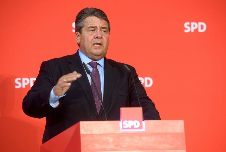 er SPD-Bundesvorsitzende Sigmar Gabriel spricht am 19.09.2016 bei einer Pressekonferenz beim SPD-Parteikonvent im CongressPark in Wolfsbur