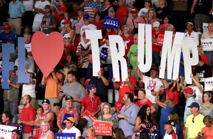Trump-Anhänger bei einer Wahlkampfveranstaltung in Florida