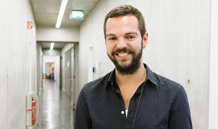 Sozialarbeiter Marcel Deiß in der Notunterkunft Malmöer Straße in Berlin