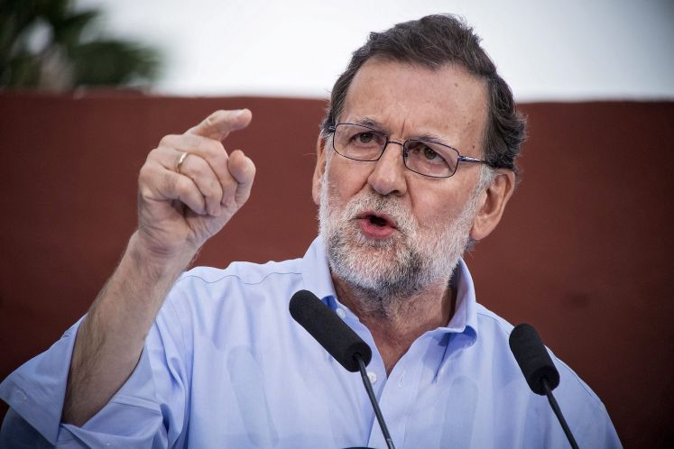 Mariano Rajoy gestikulierend bei einer Rede.