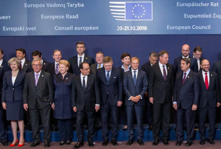 Gruppenfoto der 27 Staatschefs beim EU-Gipfel in Brüssel