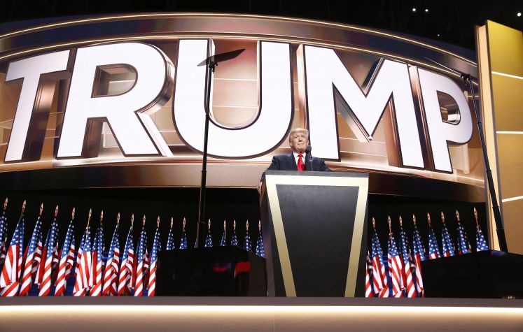 Donald Trump auf der Bühne.