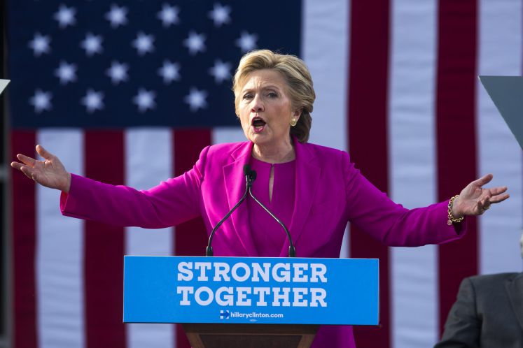 Hillary Clinton am Rednerpult.