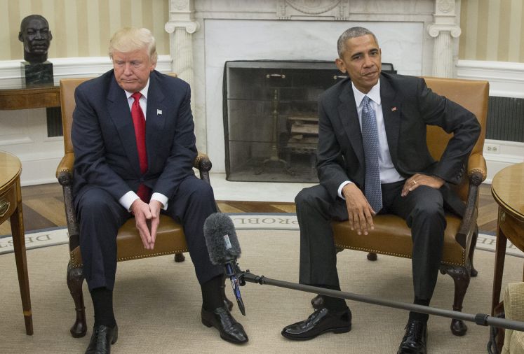 Der neue US-Präsident Donald Trump und sein Vorgänger Barack Obama treffen sich im Oval Office des Weißen Hauses.