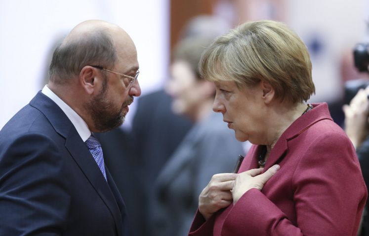 Martin Schulz und Angela Merkel im Gespräch