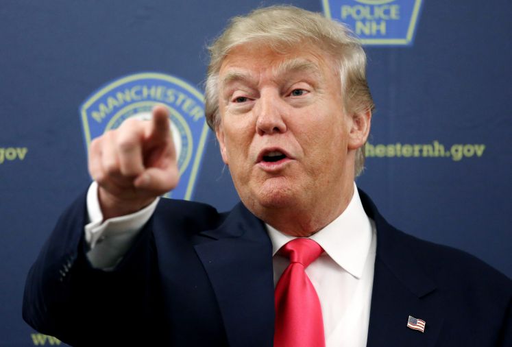 Donald Trump argumentiert und gestikuliert stark