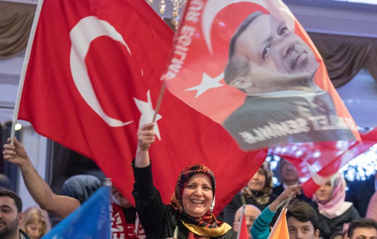 Türkische Kundgebung für Erdogans Verfassungsänderungen