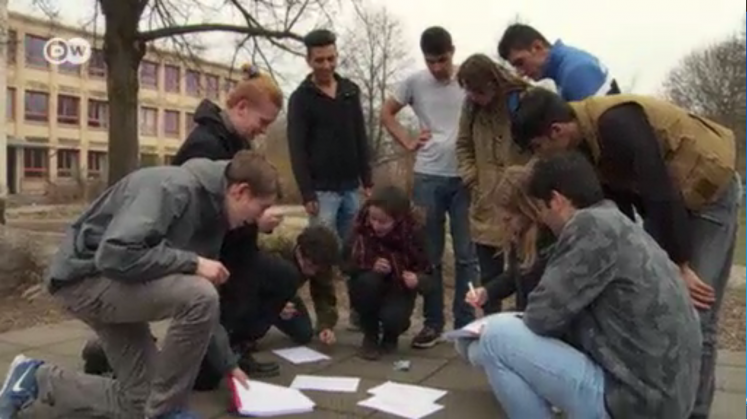 Schüler aus Cottbus arbeiten gemeinsam an Protest-Plakaten