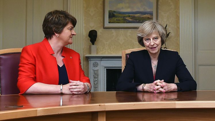 Arlene Foster und Theresa May