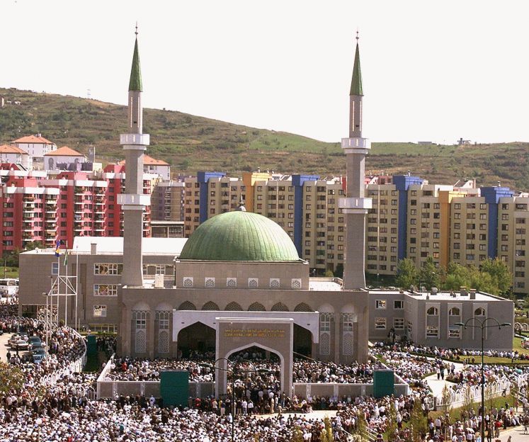 Blick auf die neueröffnete Moschee mit angeschlossenem islamischen Zentrum in Sarajevo. 