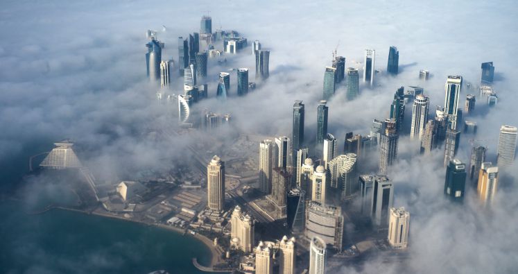 Blick aus dem Flugzeug auf Katars Hauptstadt Doha