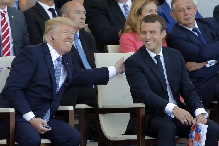 US-Präsident Donald Trump bei seinem Staatsbesuch in Paris neben Emmanuel Macron