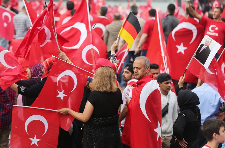 Erdogan-Anhänger demonstrieren in Köln