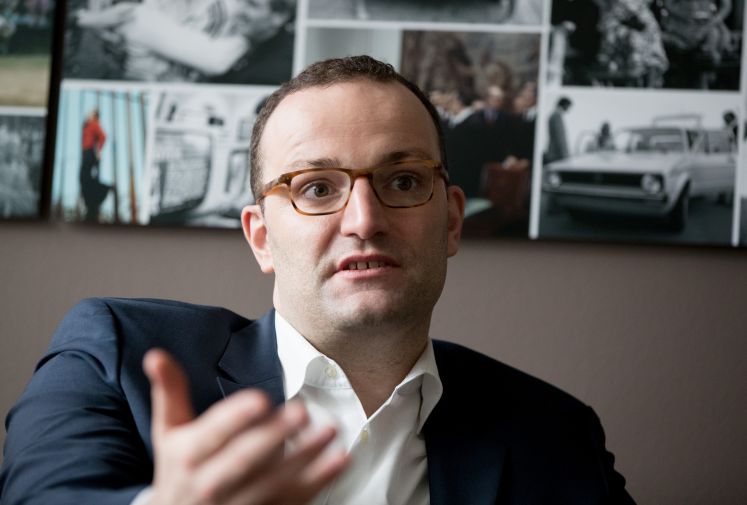CDU-Finanz-Staatssekretär Jens Spahn gibt ein Interview