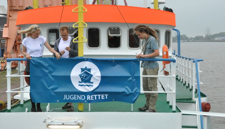 Helfer von „Jugend rettet“ an Bord der „Iuventa“