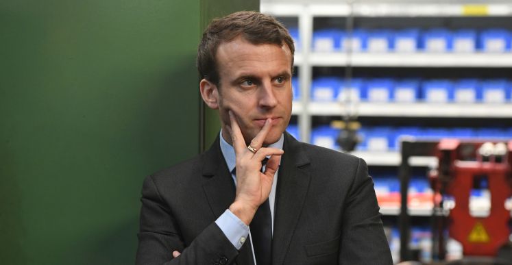 Frankreichs Präsident Emmanuel Macron in einer nachdenklichen Pose