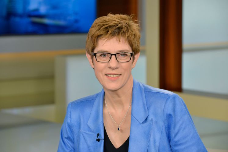 Beschreibung:Annegret Kramp-Karrenbauer, Ministerpräsidentin Saarland (CDU), aufgenommen am 21.05.2017 während der ARD-Talksendung "Anne Will" zum Thema "Streit um Schäubles Steuermilliarden - Wie bekommen die Bürger ihr Geld zurück?" in den Studios Berlin-Adlershof.