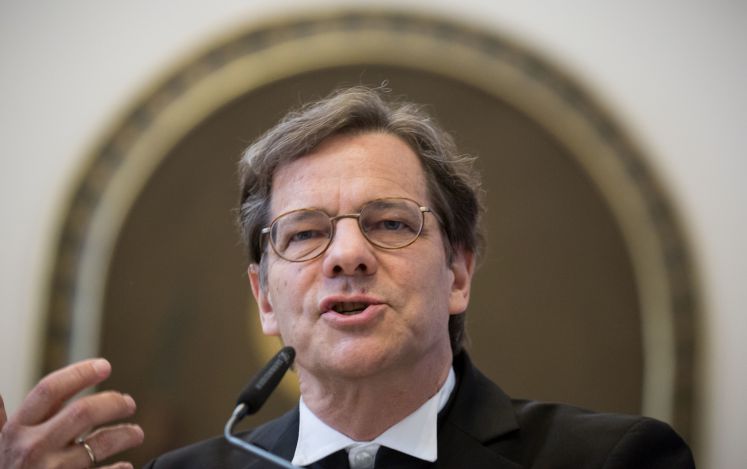 Markus Dröge hält eine Rede