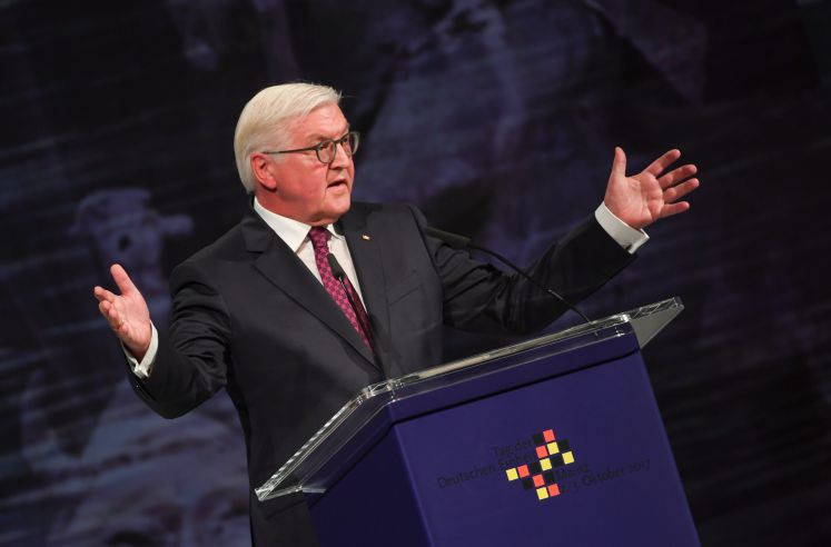 Bundespräsident Frank-Walter Steinmeier (SPD) spricht am 03.10.2017 bei der zentralen Feier zum Tag der Deutschen Einheit in Mainz. 