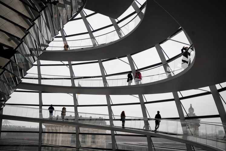 Die Reichtstagskuppel in Berlin aus der Innensicht