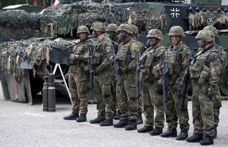 Deutsche Bundeswehr-Soldaten stehen beim von der Bundeswehr angeführten Nato-Bataillon auf dem Militärstützpunkt in Rukla (Litauen)