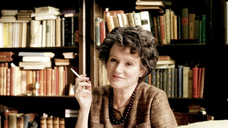 Hannah Arendt (Barbara Sukowa) in einer Szene des Kinofilms „Hannah Arendt“
