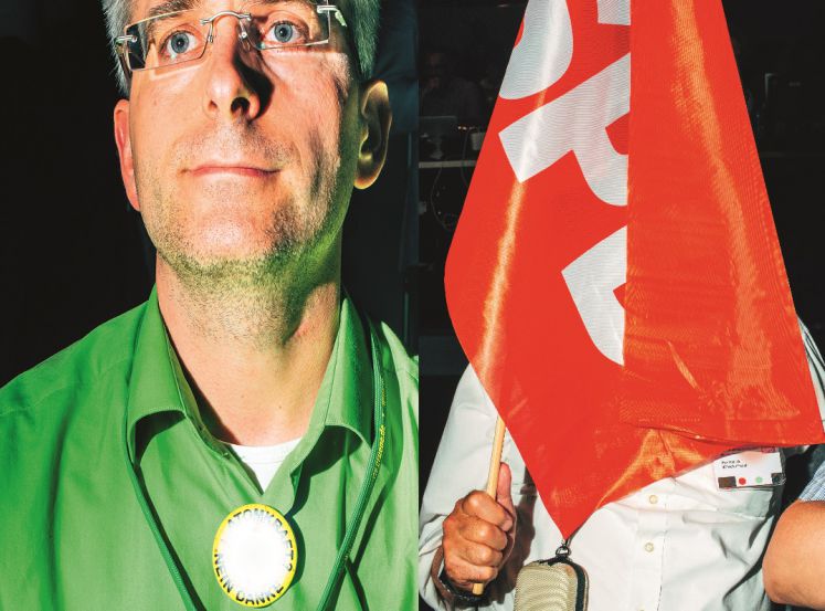 Grünen Mitglied mit Anti-Atomkraft-Button (links) und SPD-Fahnenschwenker (rechts)