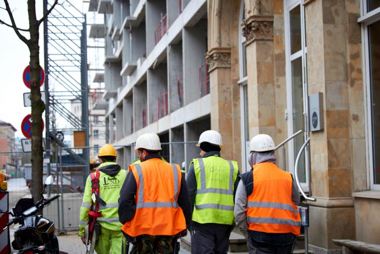 Bauarbeiter auf einer Baustelle in Berlin