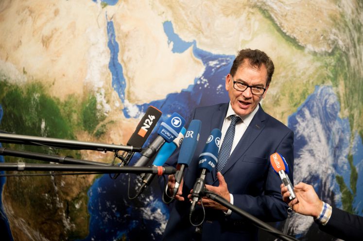 Der Bundesminister für wirtschaftliche Zusammenarbeit und Entwicklung, Gerd Müller (CSU), spricht am 12.06.2017 in Berlin zu Beginn der G20 Afrika-Partnerschaftskonferenz zu den Medienvertretern.
