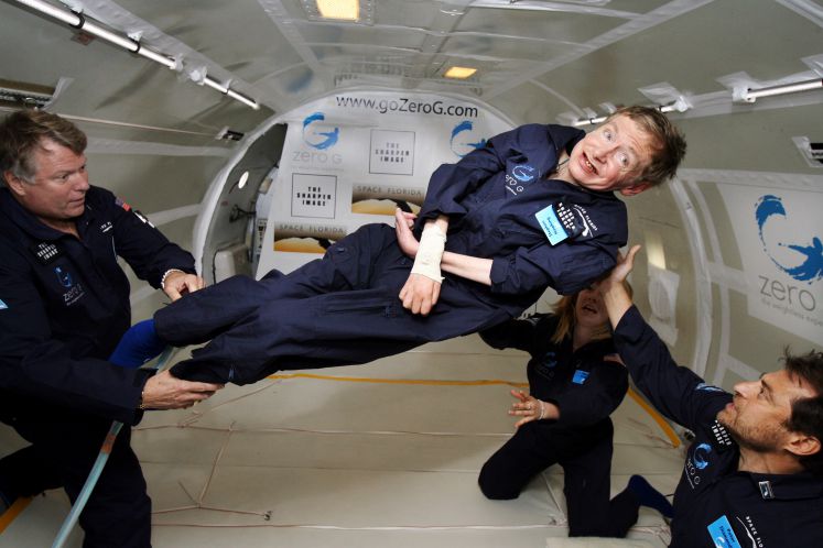 Der gelähmte britische Astrophysiker Stephen Hawking hat am 26.04.2007 einen Ausflug in die Schwerelosigkeit unternommen. 