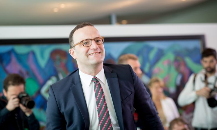 Jens Spahn (CDU), Bundesgesundheitsminister, an der Sitzung des Bundeskabinetts im Bundeskanzleramt teil. 