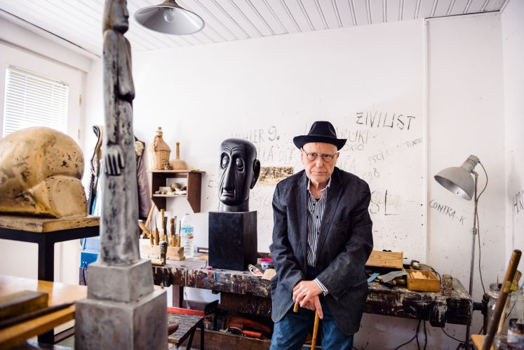 Der 91-jährige Maler und Bildhauer Gerhard Kurt Müller in seinem Leipziger Atelier