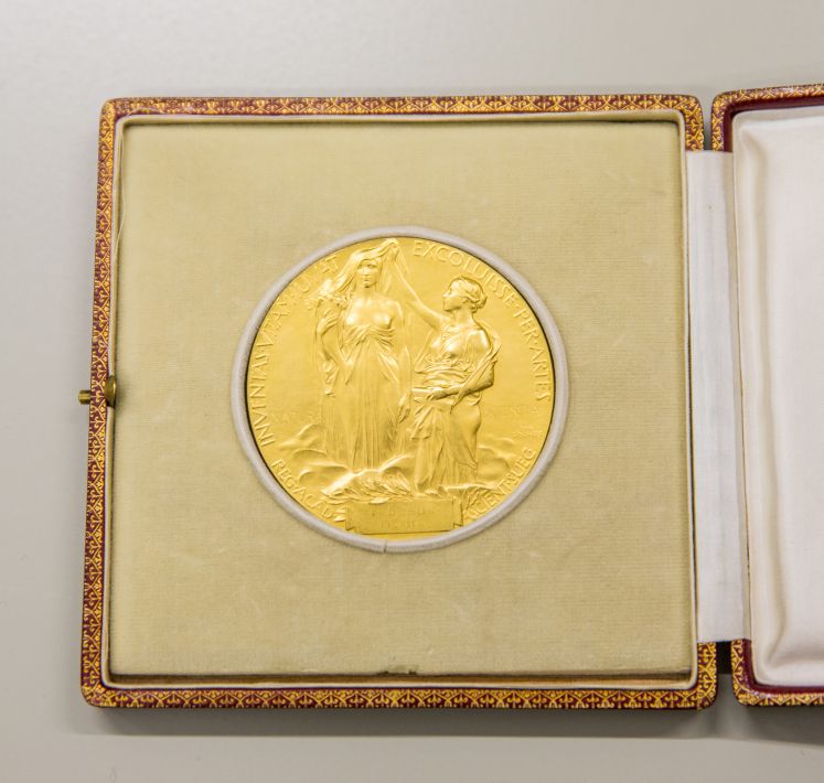 Die Nobelpreis-Medaille des Physikers Ferdinand Braun ist am 29.02.2016 im Deutschen Museum in München (Bayern) zu sehen.