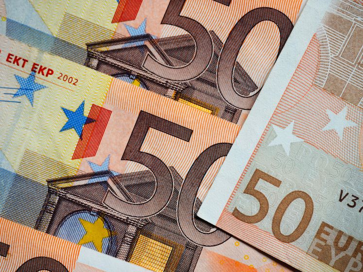 Mehrere 50-Euro-Geldscheine sind am 20.02.2017 in Bamberg (Bayern) zu sehen