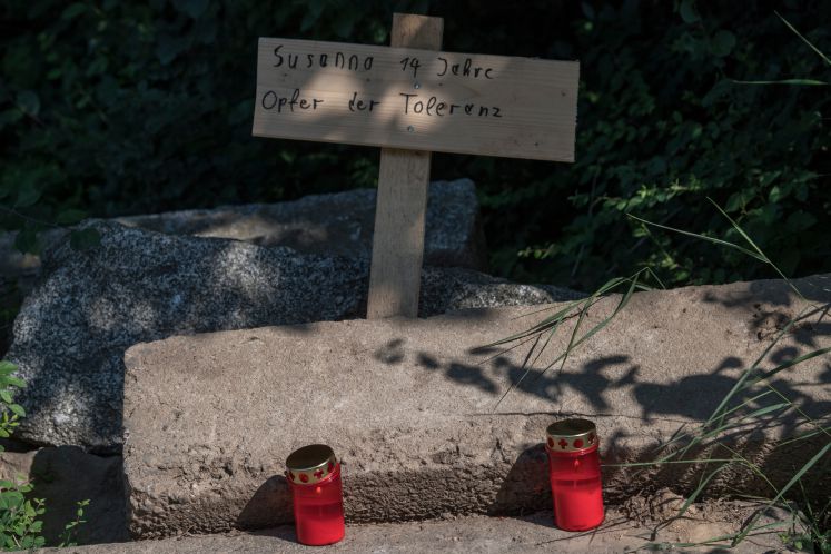 Ein Kreuz erinnert an die ermordete Susanna F